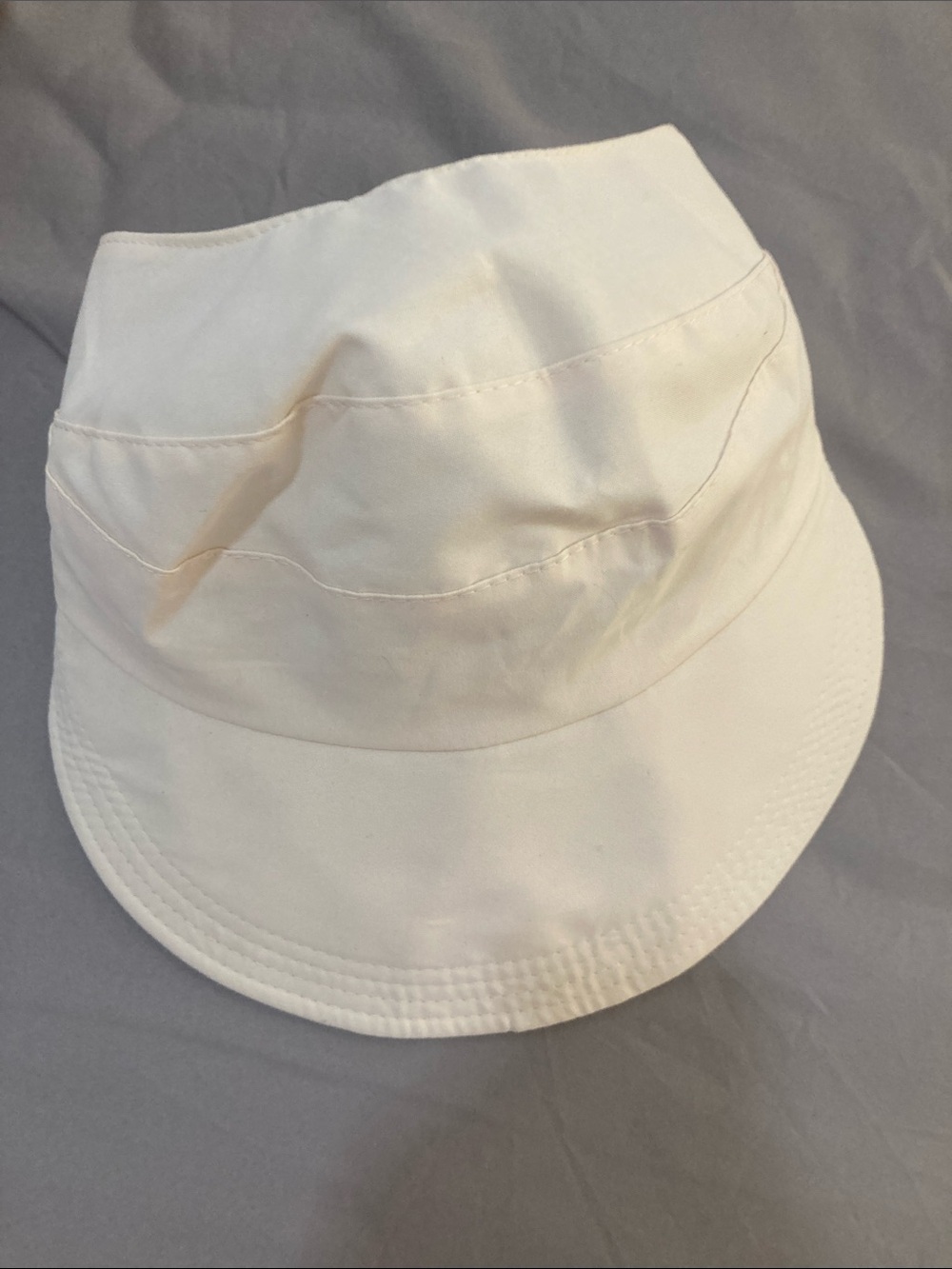 SHEIN Kids Cream Bucket Hat